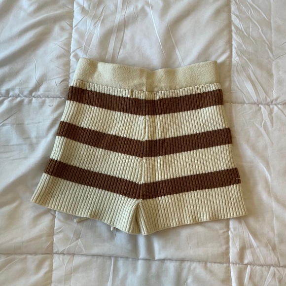 Lulu’s Drawstring Shorts - Picture 2 of 3